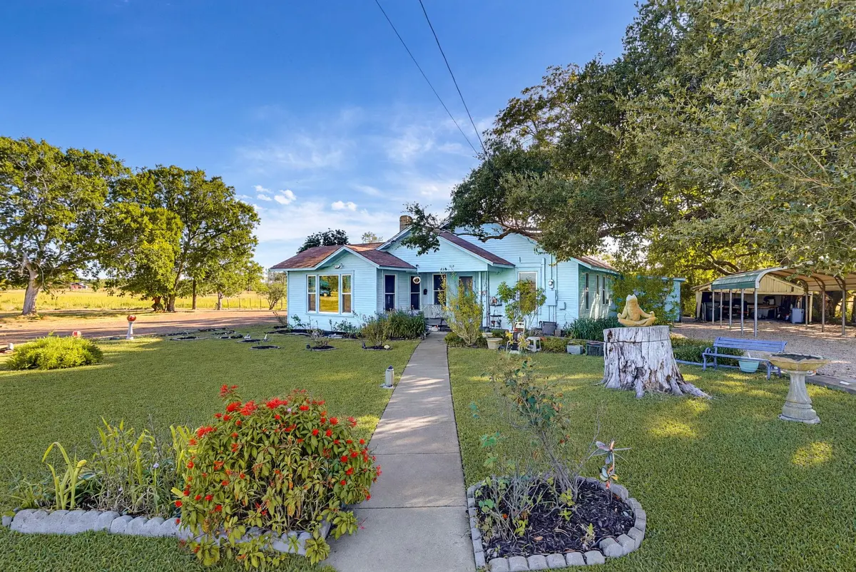 616 Lay RD, Lockhart, TX 78644