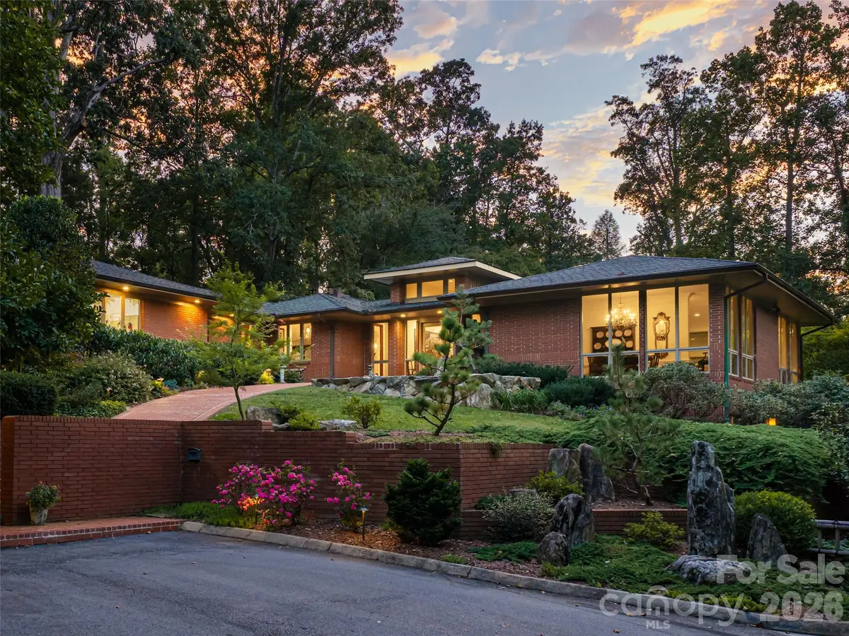 57 Stuyvesant RD, Asheville, NC 28803