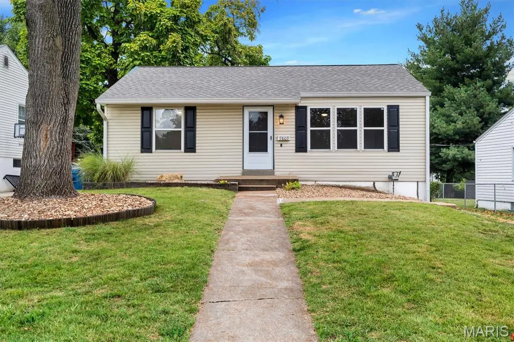 9809 Lullaby LN, St Louis, MO 63114