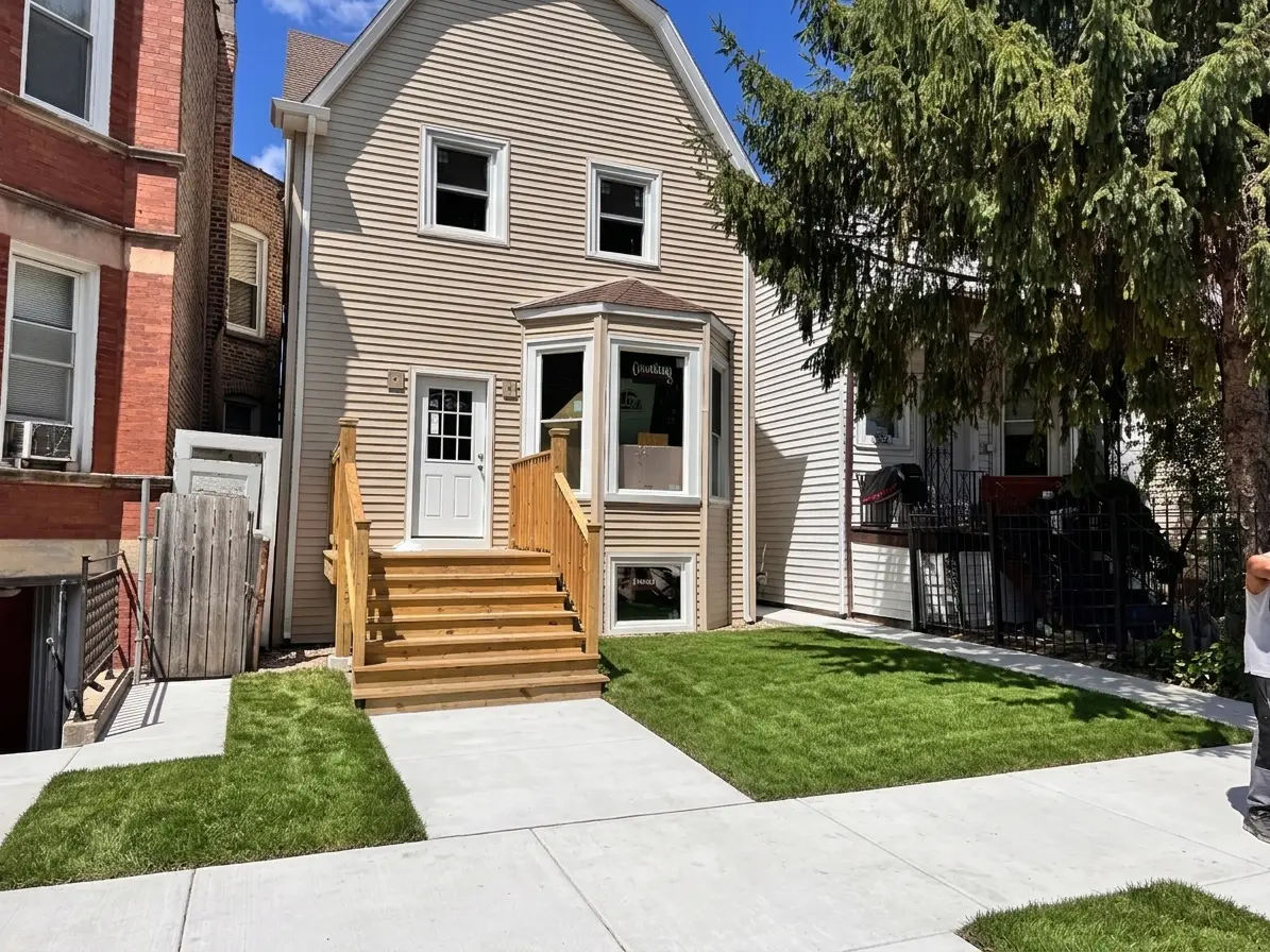 3728 W Dickens AVE, Chicago, IL 60647