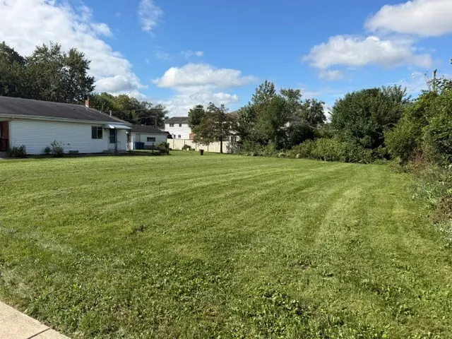 832 N Van Auken ST, Elmhurst, IL 60126