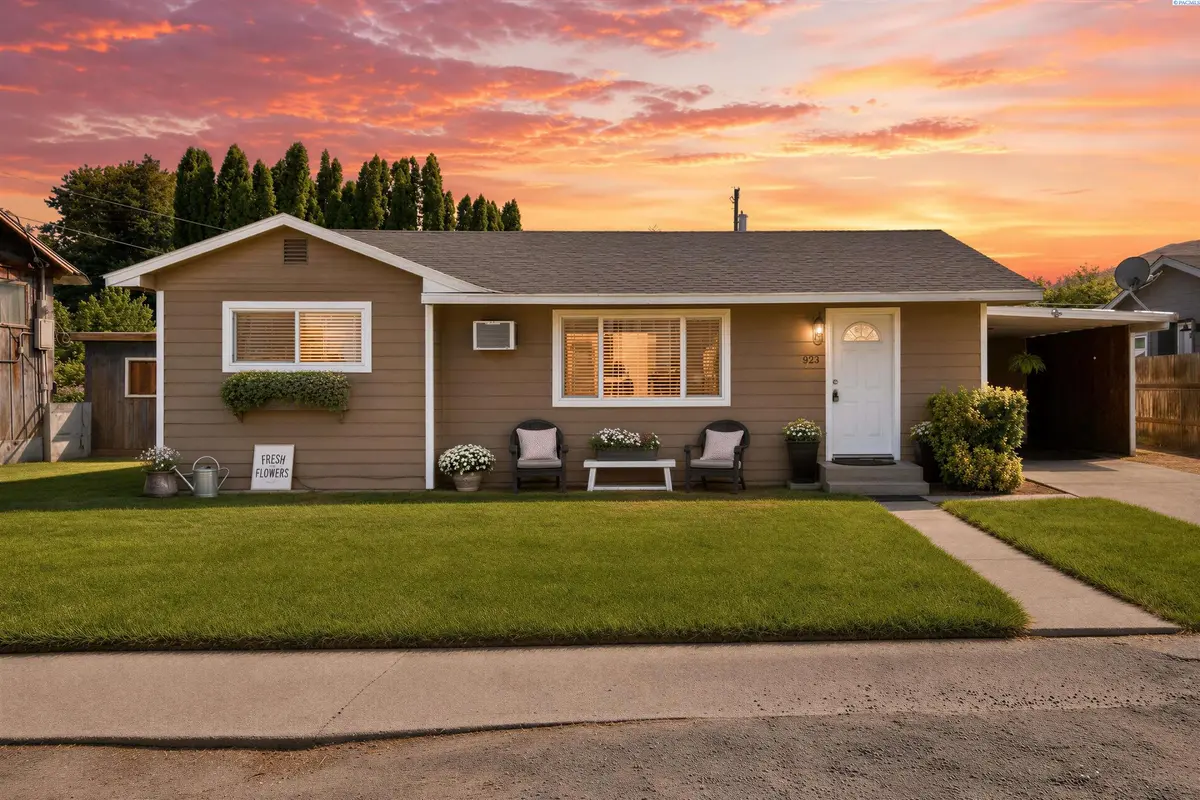 820 Brown Street, Prosser, WA 99350-1712