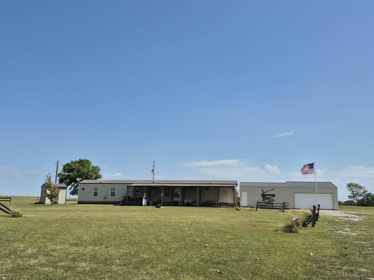 402 Eureka Lake, Eureka, KS 67045