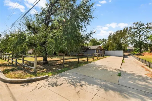 6817 Simmons Road, North Richland Hills, TX 76182
