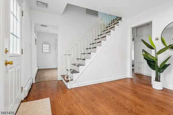 18 Manor Rd, Livingston Twp., NJ 07039