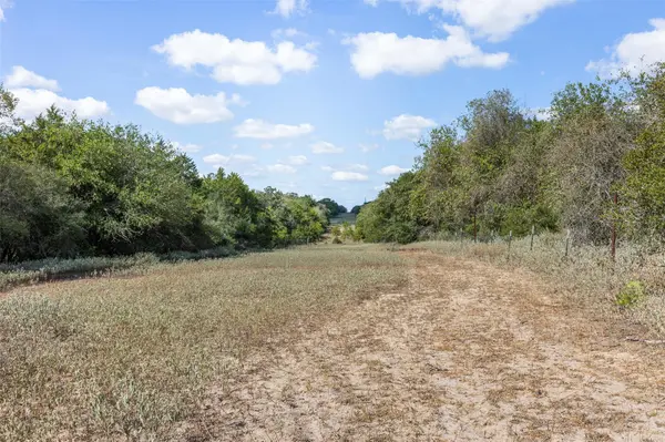 2025 Mule Creek RD, Harwood, TX 78632