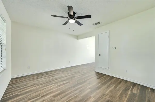 204 Northwest DR #E, Round Rock, TX 78664