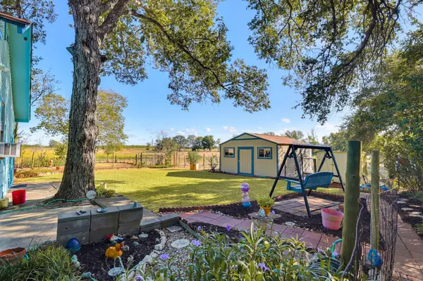 616 Lay RD, Lockhart, TX 78644