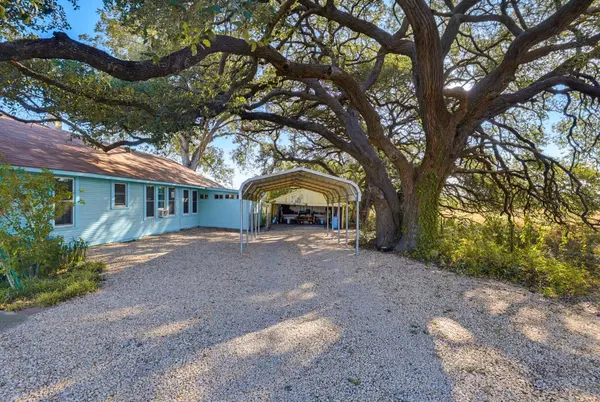 616 Lay RD, Lockhart, TX 78644