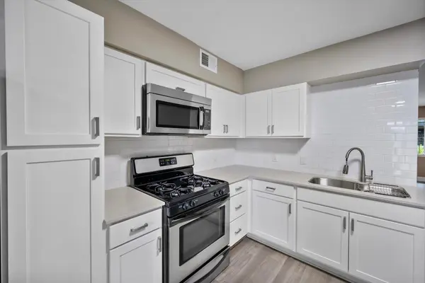2303 East Side DR #109, Austin, TX 78704