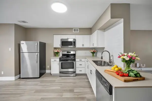 2303 East Side DR #109, Austin, TX 78704