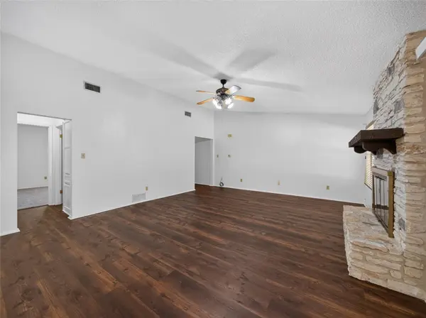 504 Pintail LN, Taylor, TX 76574