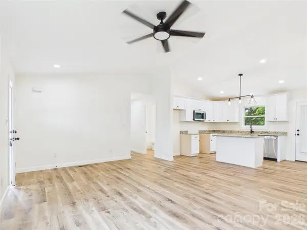 210 22nd Avenue PL NE, Hickory, NC 28601