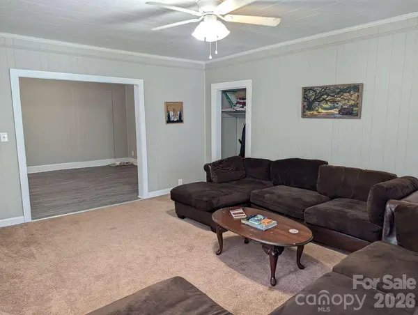 327 Aycock ST NE, Concord, NC 28025