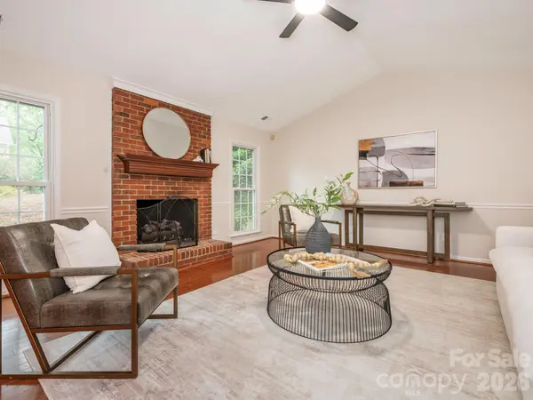 1207 Matthews Plantation DR, Matthews, NC 28105