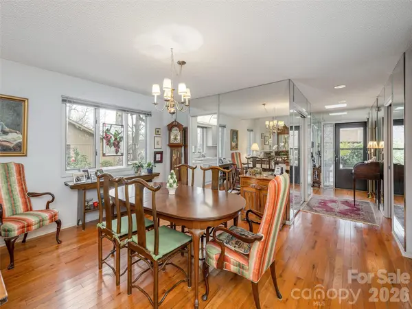 601 Red Oak DR, Hendersonville, NC 28791