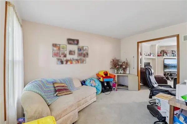 1800 NW Westbrooke PL, Blue Springs, MO 64015