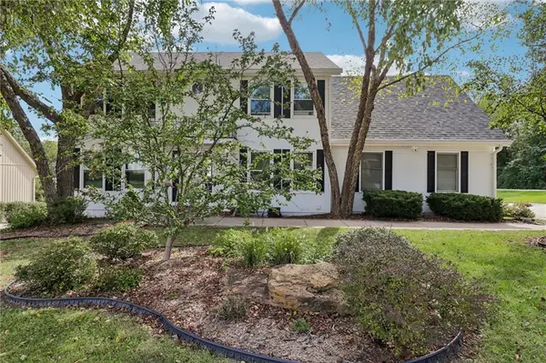 1800 NW Westbrooke PL, Blue Springs, MO 64015