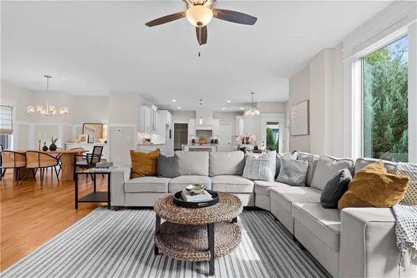 2911 SW Arthur DR, Lee's Summit, MO 64082