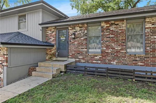 506 S Mulberry ST, Louisburg, KS 66053