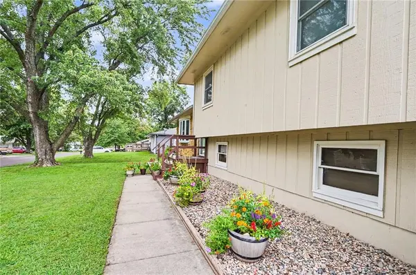 1236 Locust ST, Eudora, KS 66025