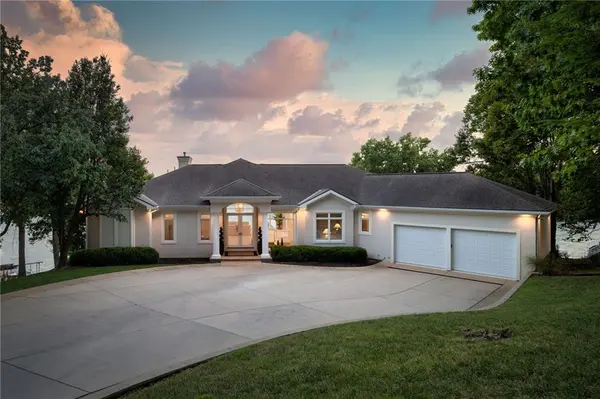 302 Crown Point DR, Four Seasons, MO 65049