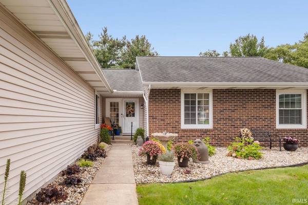 18369 Crownhill DR, South Bend, IN 46637-4328