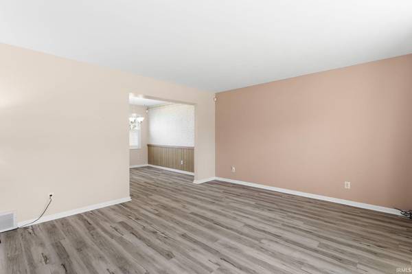 412 E Hively AVE, Elkhart, IN 46517-2568