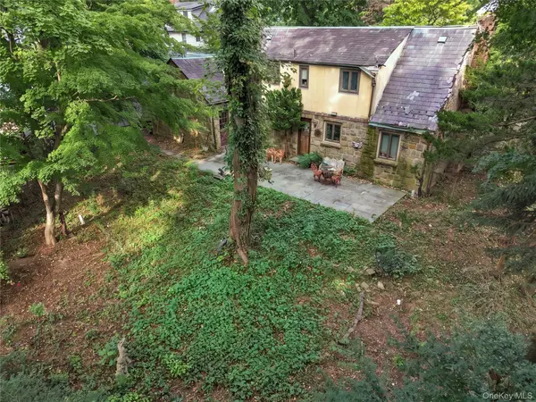 116 Huntington RD, Port Washington, NY 11050