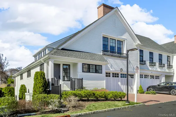15 Honeysuckle LN, Rye Brook, NY 10573