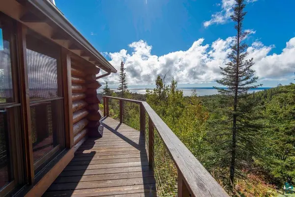 5752 Illgen Bluff Rd, Silver Bay, MN 55614