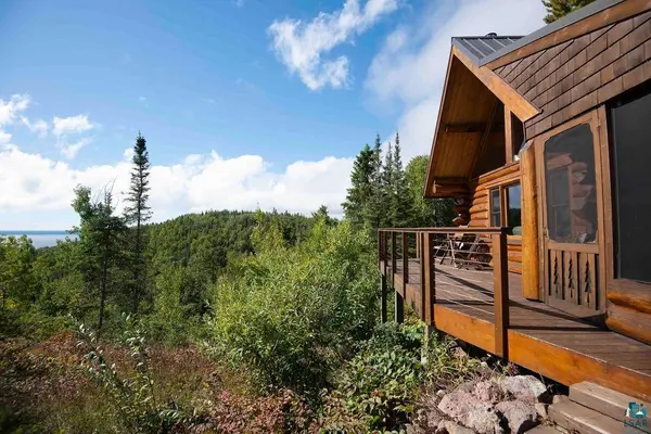 5752 Illgen Bluff Rd, Silver Bay, MN 55614