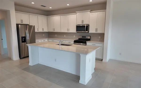 6888 SPANISH IMPERIAL ST, Howey In The Hills, FL 34737