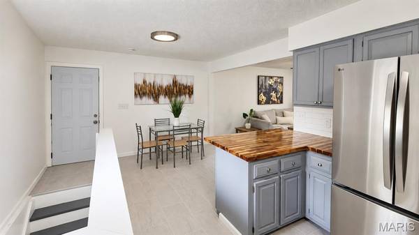 2216 Foggy Bottom DR, Florissant, MO 63031