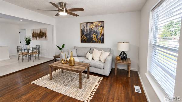 2216 Foggy Bottom DR, Florissant, MO 63031