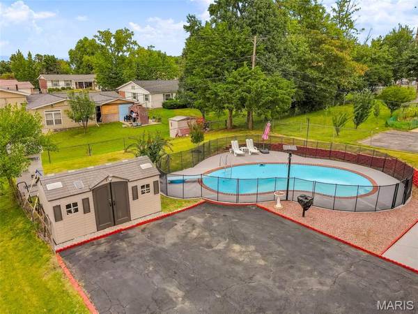 3927 Trotwood PL, St Louis, MO 63125