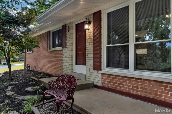 9 Green Garden DR, St Ann, MO 63074