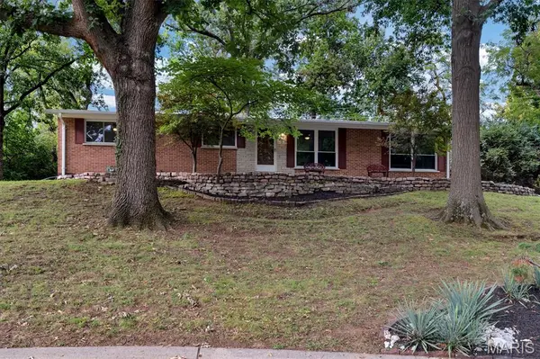 9 Green Garden DR, St Ann, MO 63074