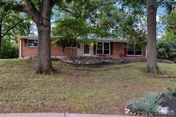 9 Green Garden DR, St Ann, MO 63074