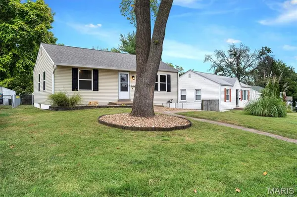 9809 Lullaby LN, St Louis, MO 63114