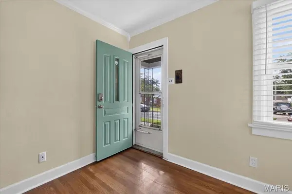 3708 Killarney CT, St Louis, MO 63114