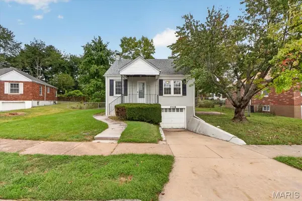 3708 Killarney CT, St Louis, MO 63114