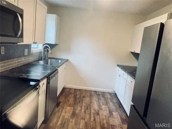 24370 Trolley LN, St Robert, MO 65584
