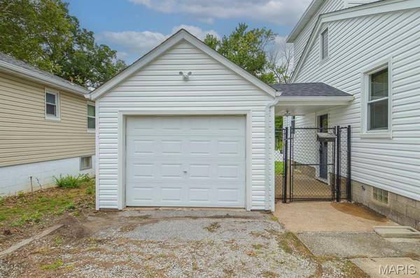 2320 Meadow DR, Belleville, IL 62226