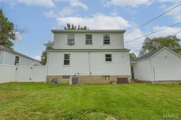 2320 Meadow DR, Belleville, IL 62226