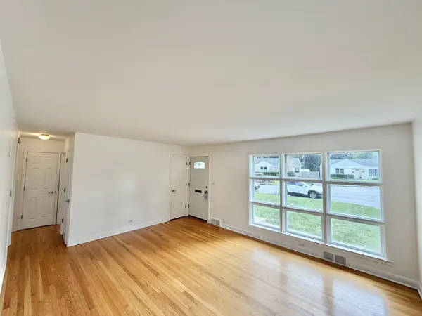 5816 W Greenleaf AVE, Chicago, IL 60646