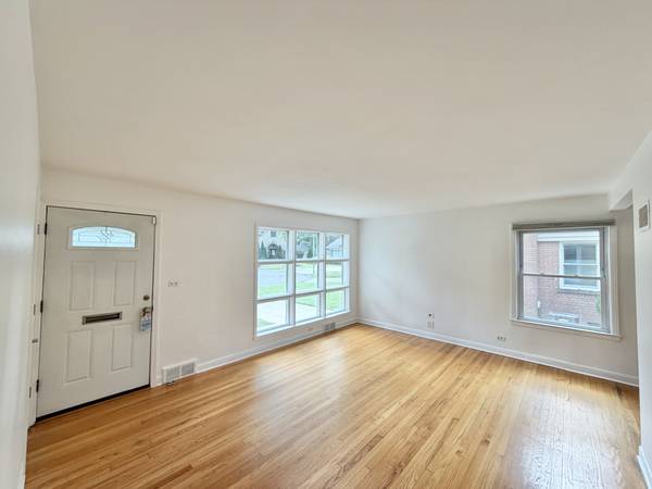 5816 W Greenleaf AVE, Chicago, IL 60646