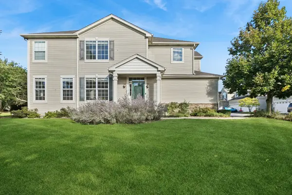 621 S Jade LN, Round Lake, IL 60073