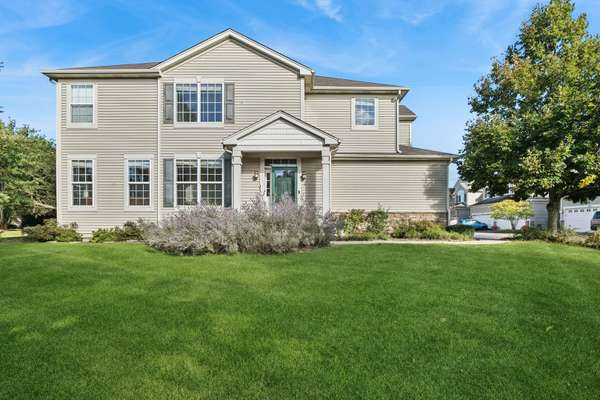 621 S Jade LN, Round Lake, IL 60073