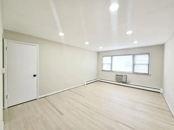 6747 N Olmsted AVE #2B, Chicago, IL 60631